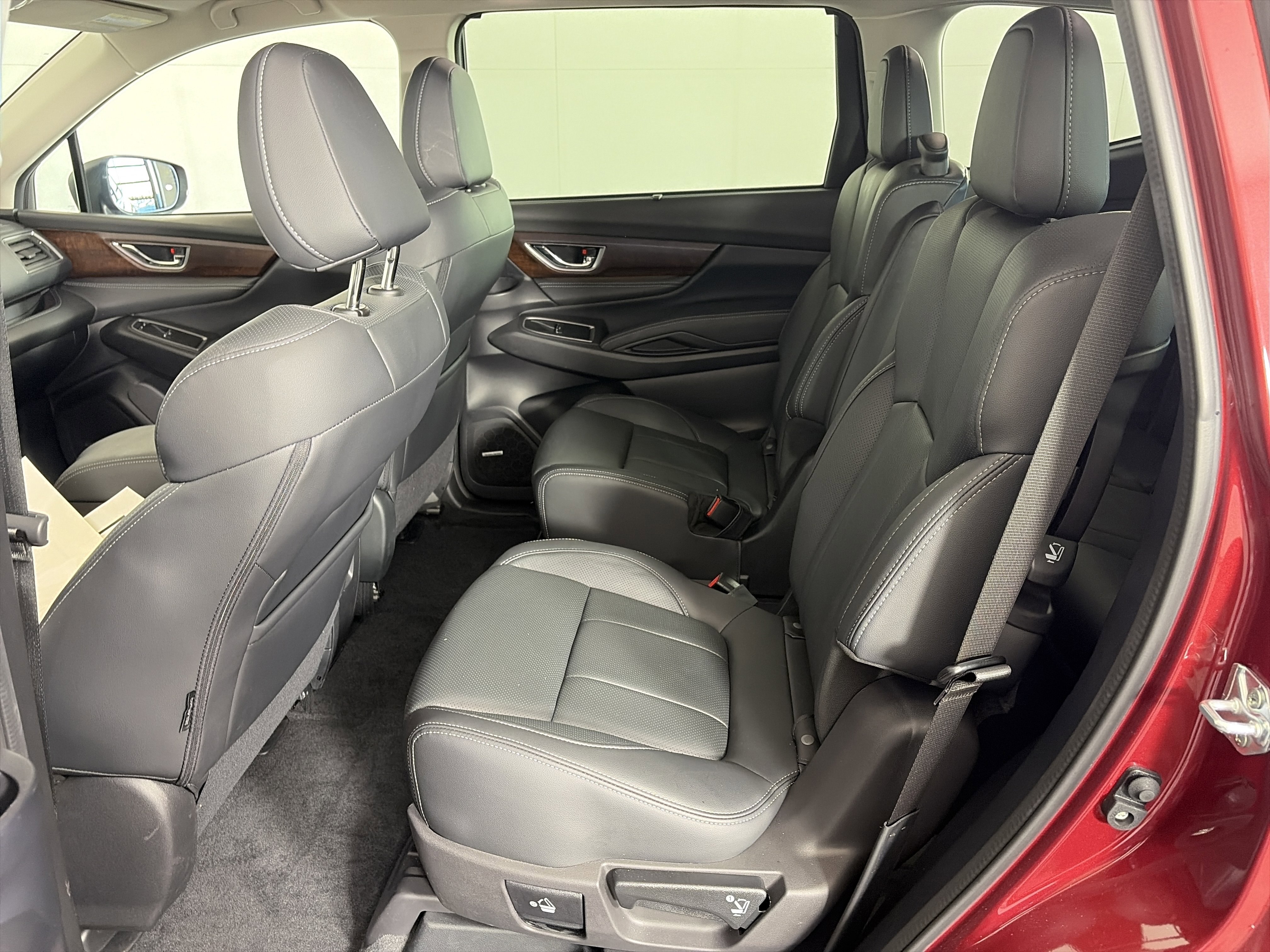 Used 2025 Subaru Ascent Touring w/ Popular Package #2 image 7