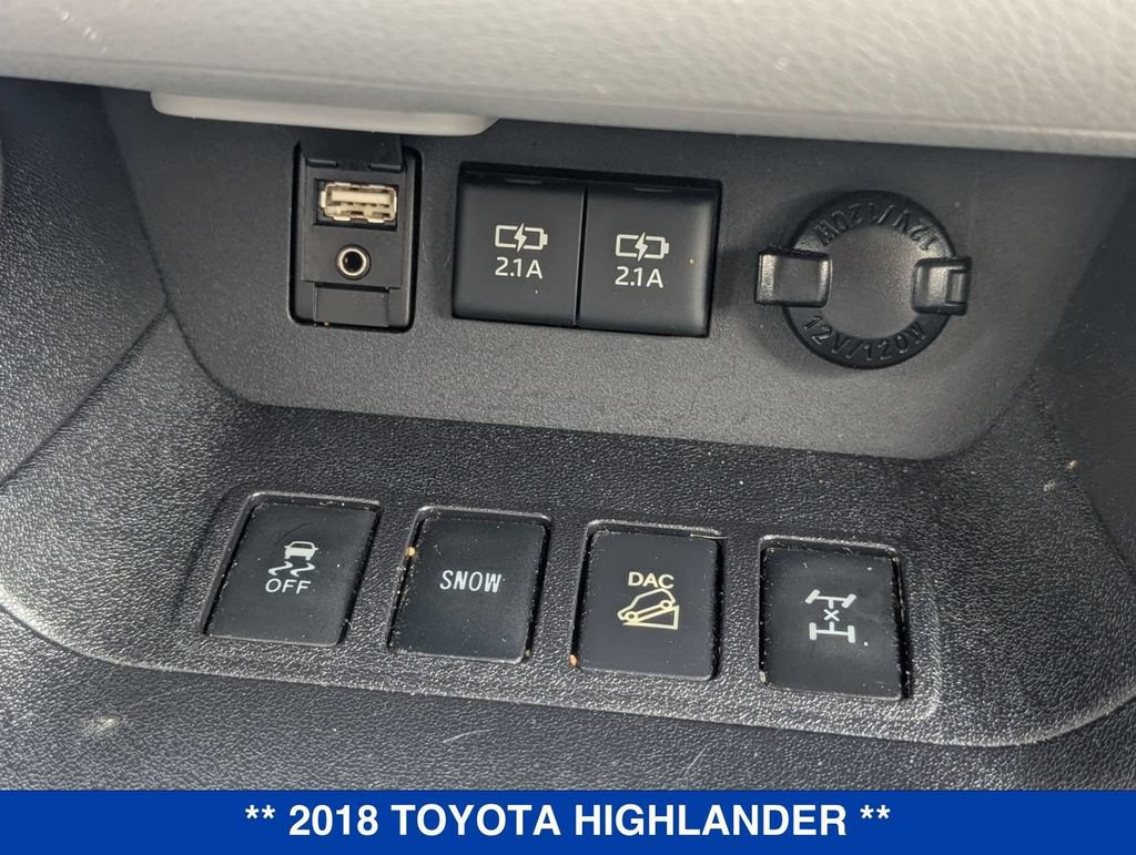 Used 2018 Toyota Highlander XLE w/ Carpet Mat Package (TMS) AWD/4WD image 27