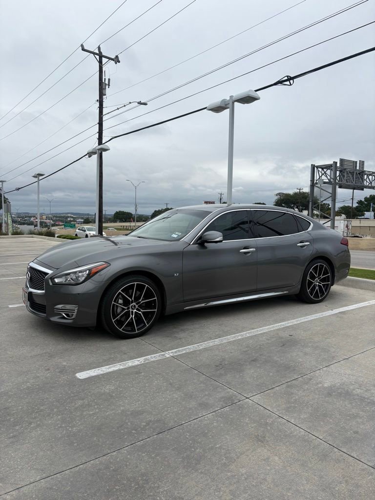 Used 2017 INFINITI Q70 L 3.7 RWD image 2
