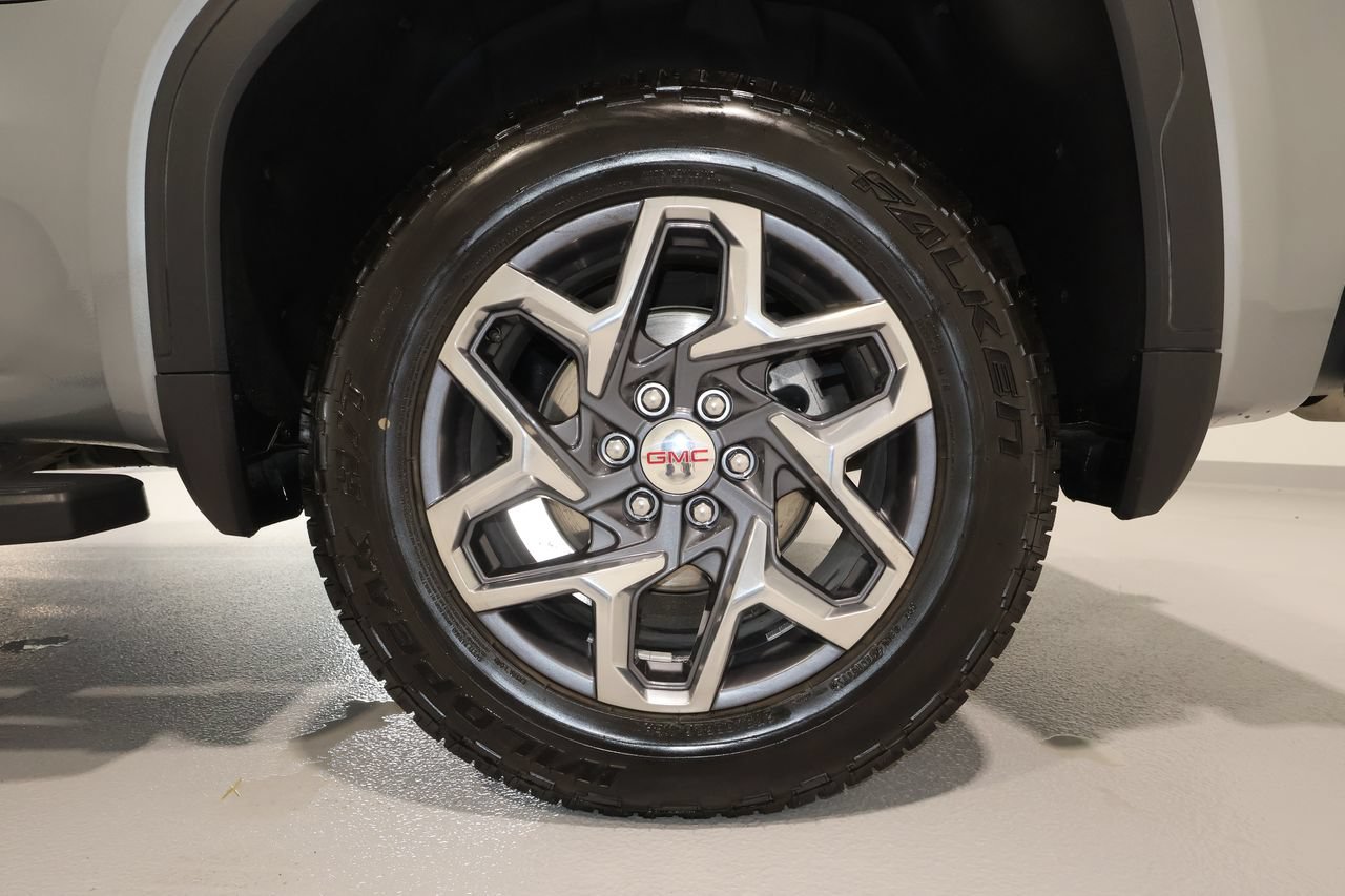 Used 2025 GMC Sierra 1500 SLT w/ SLT Premium Plus Package AWD/4WD image 35