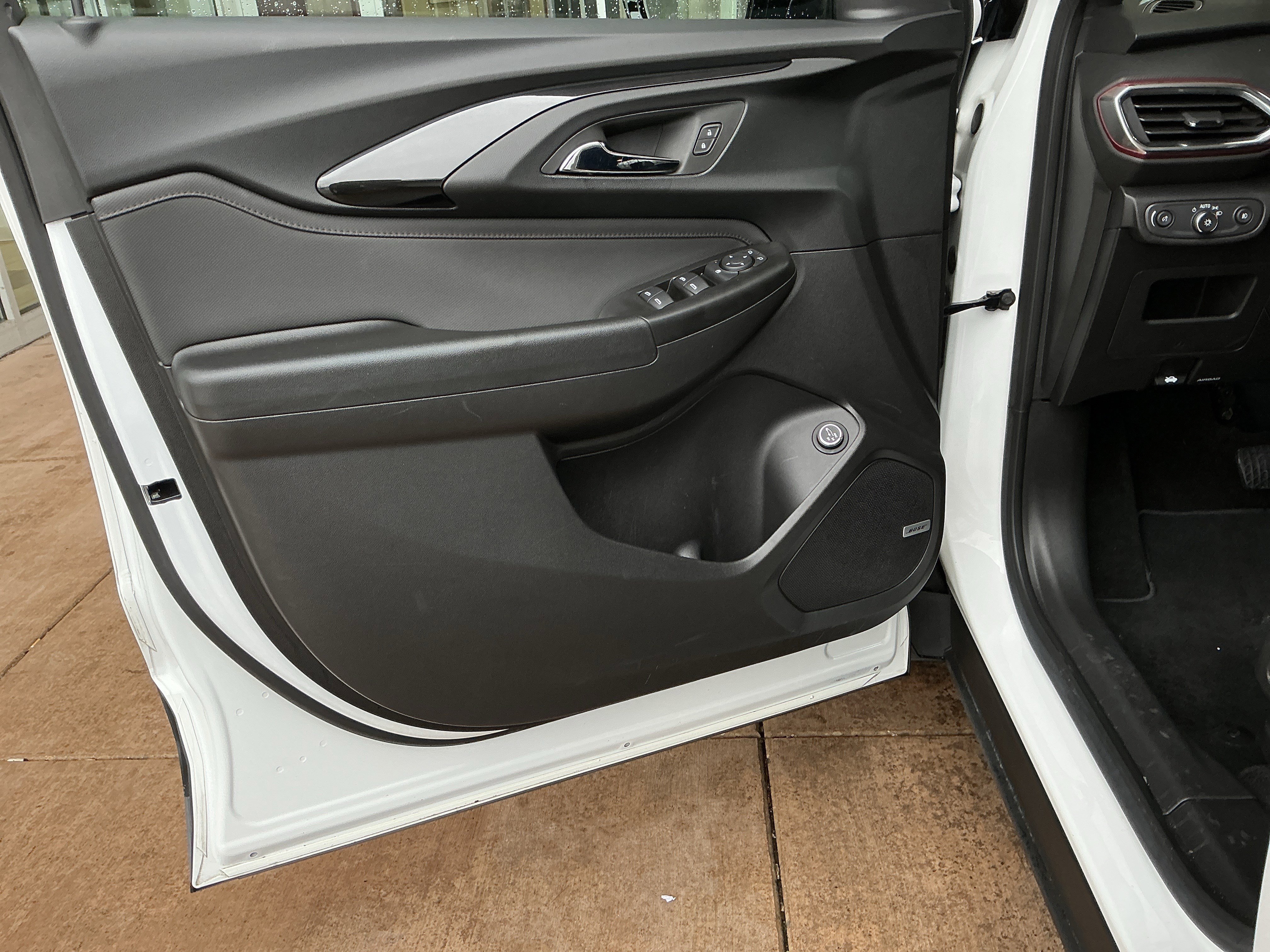 Used 2023 Chevrolet TrailBlazer RS w/ Sun and Liftgate Package image 14