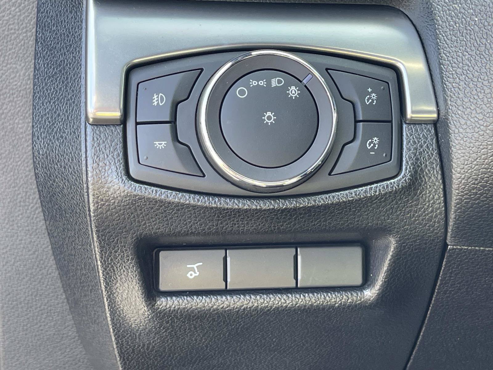 Used 2019 Ford Explorer XLT w/ Equipment Group 201A FWD image 28
