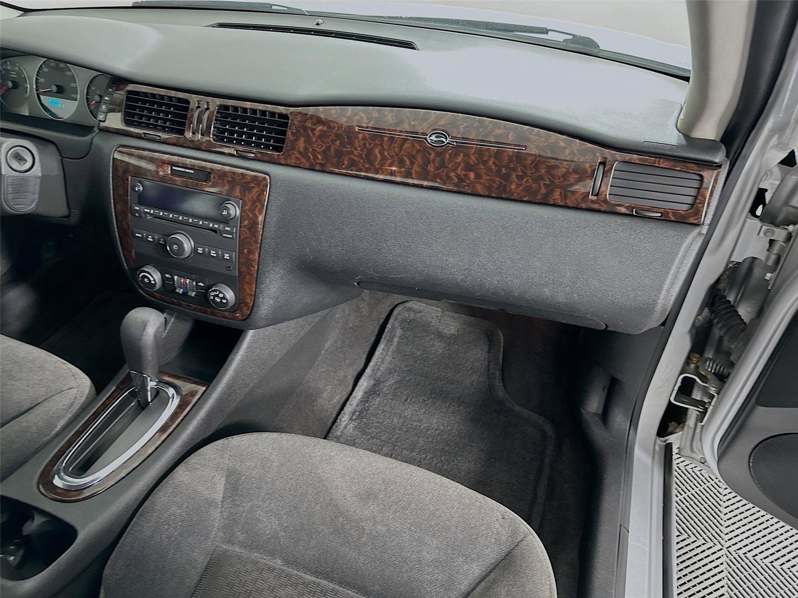 Used 2015 Chevrolet Impala LT image 25