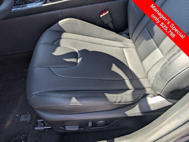 Certified 2026 Hyundai Elantra Limited FWD image 17