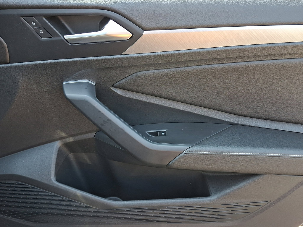 Used 2024 Volkswagen Jetta SE image 10