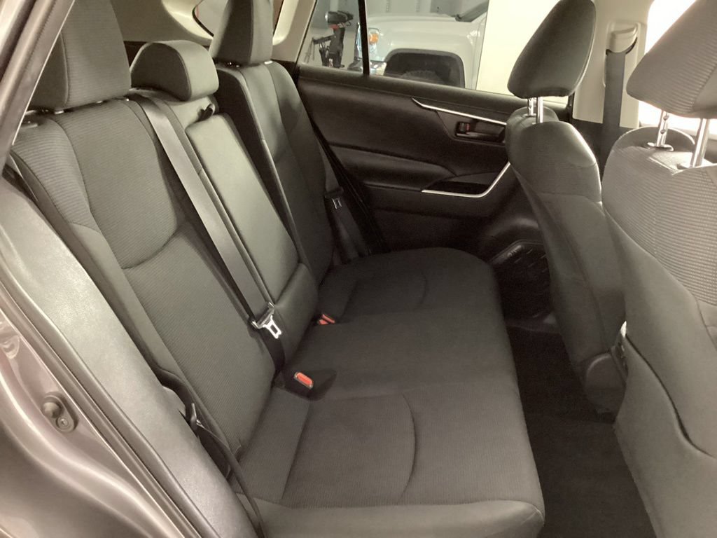 Used 2021 Toyota RAV4 LE AWD/4WD image 22