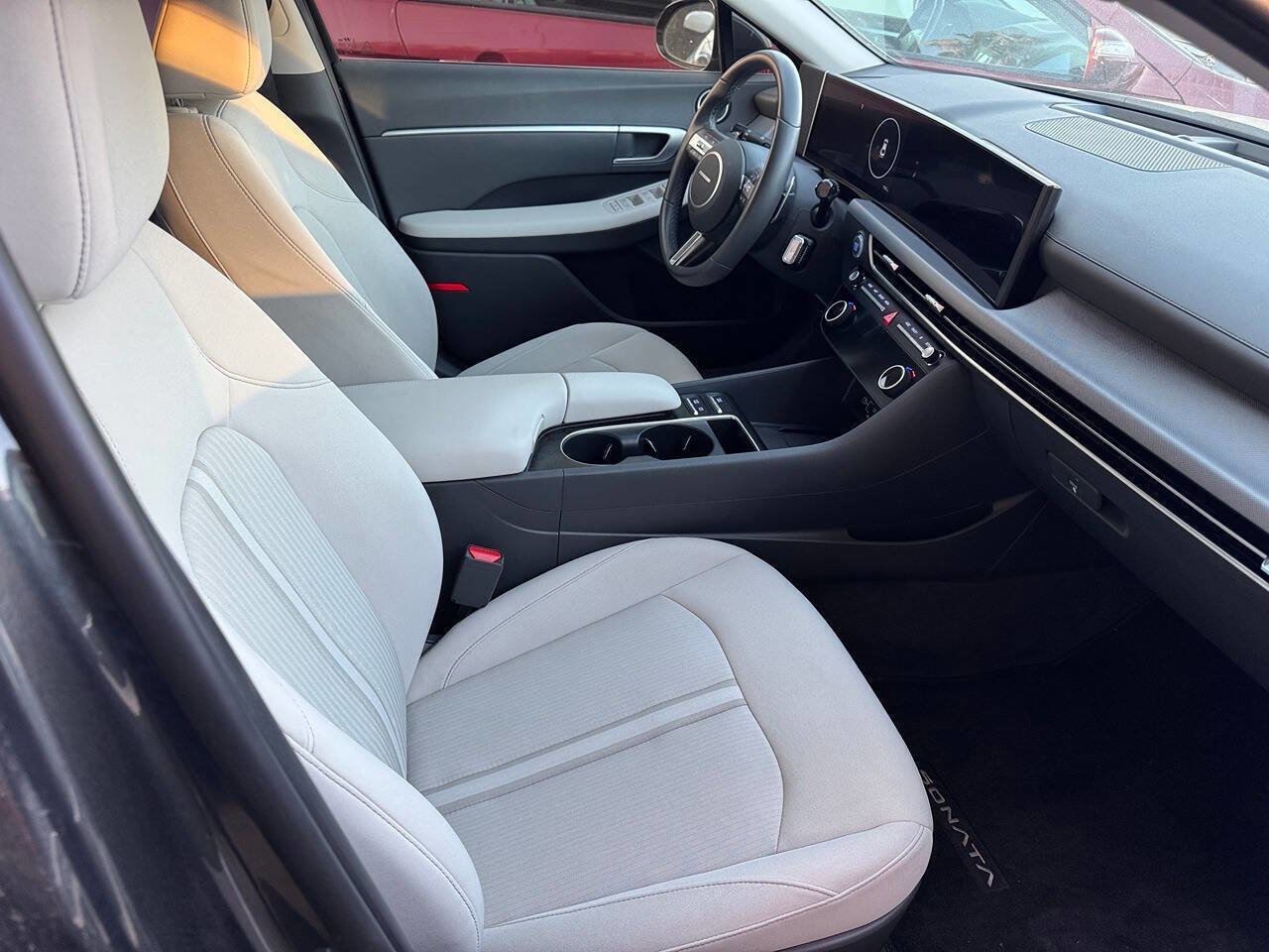 Used 2024 Hyundai Sonata SEL w/ Convenience Package FWD image 17