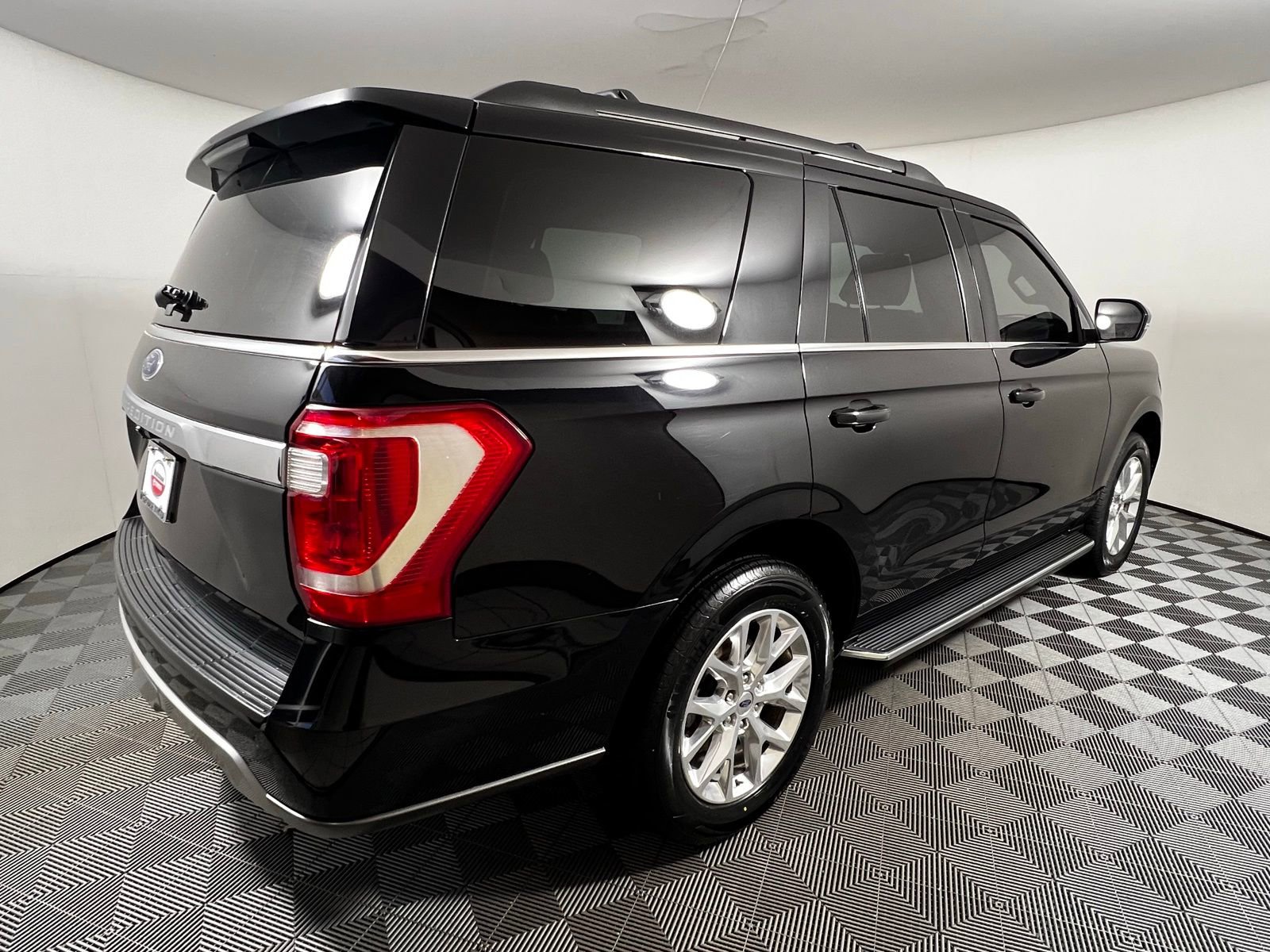 Used 2021 Ford Expedition XLT image 5