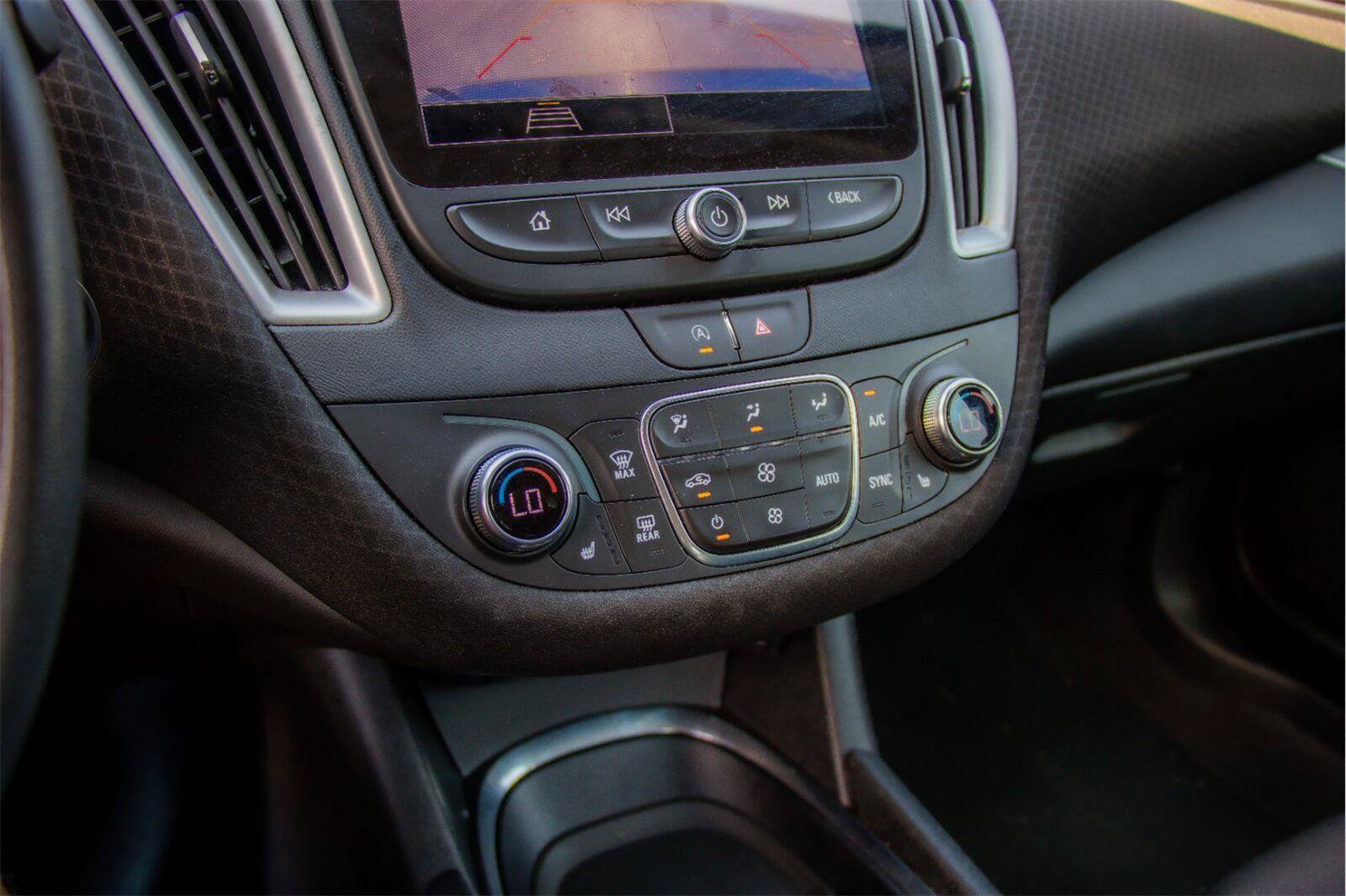 Used 2025 Chevrolet Malibu LT FWD image 15