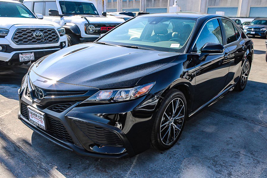 Certified 2024 Toyota Camry SE image 3