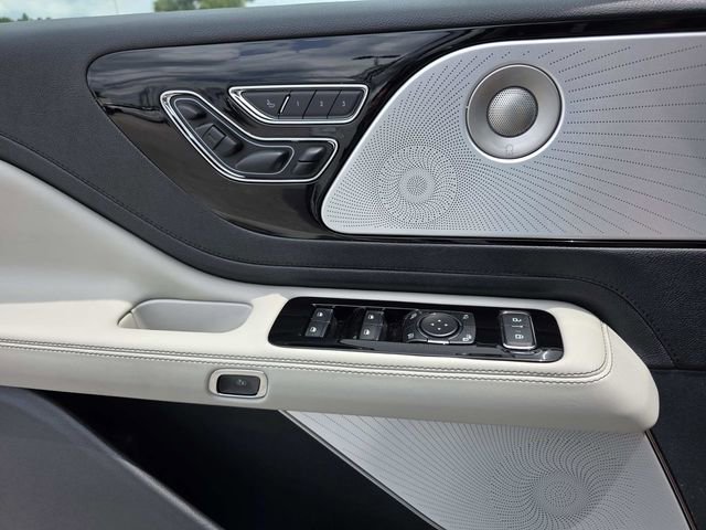 New 2025 Lincoln Aviator Reserve w/ Luxury Package image 13