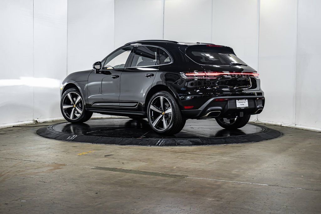 Certified 2025 Porsche Macan image 3