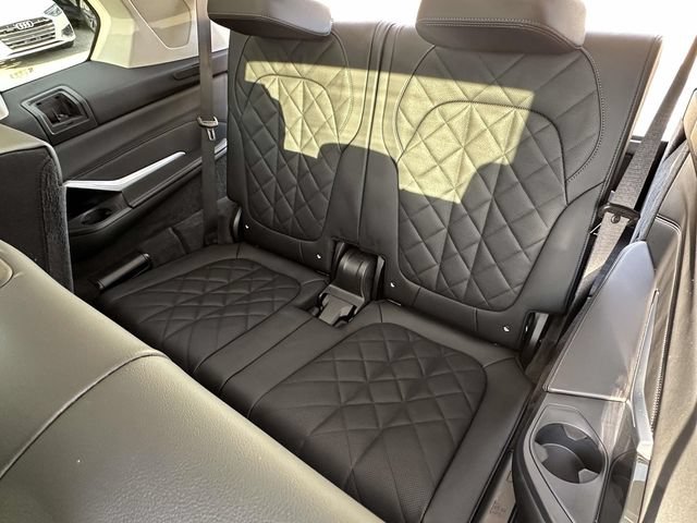 Used 2026 BMW X7 xDrive40i w/ Executive Package AWD/4WD image 17