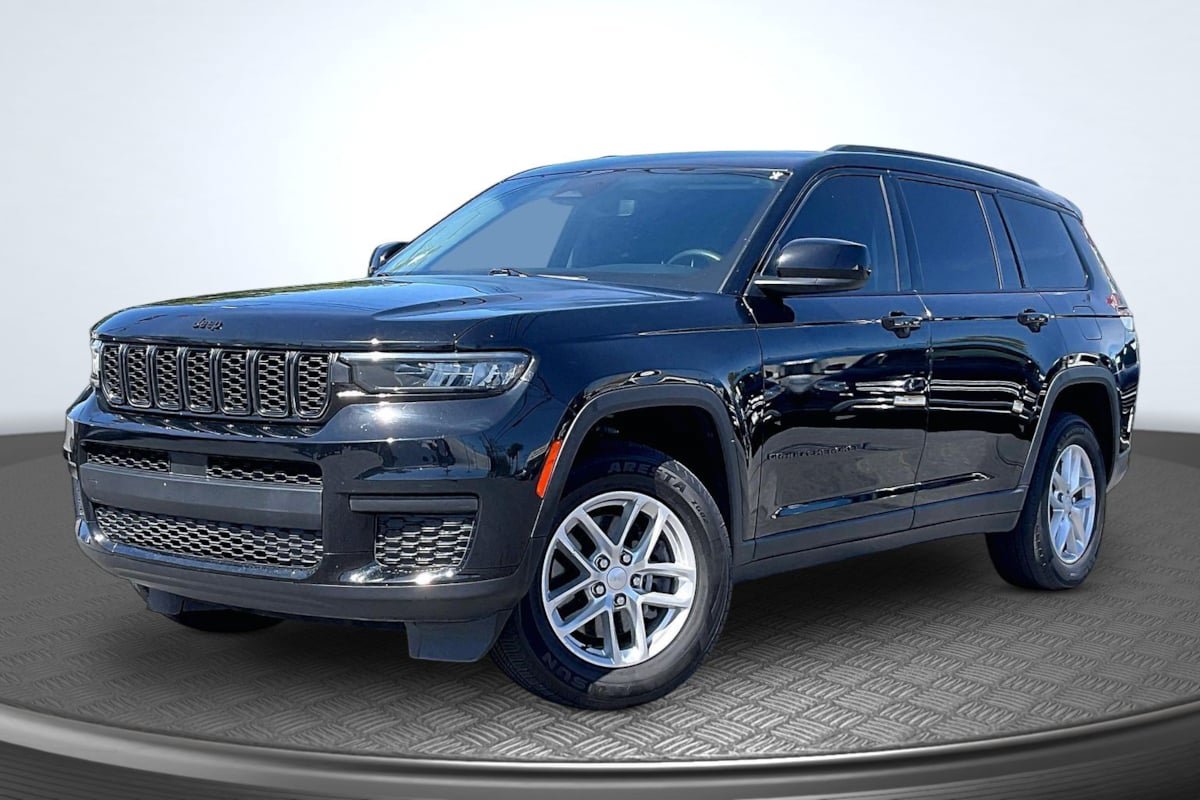 Used 2023 Jeep Grand Cherokee L Laredo w/ Luxury Tech Group I RWD image 12