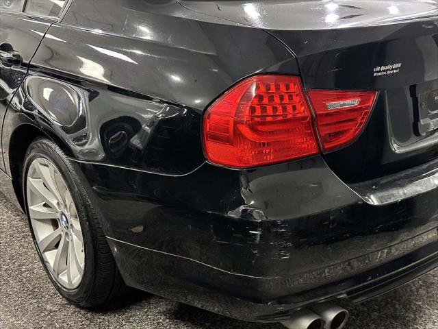 Used 2011 BMW 328i xDrive Sedan AWD/4WD image 3