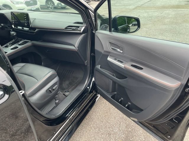 Used 2021 Toyota Sienna XSE w/ XSE Plus Package FWD image 14