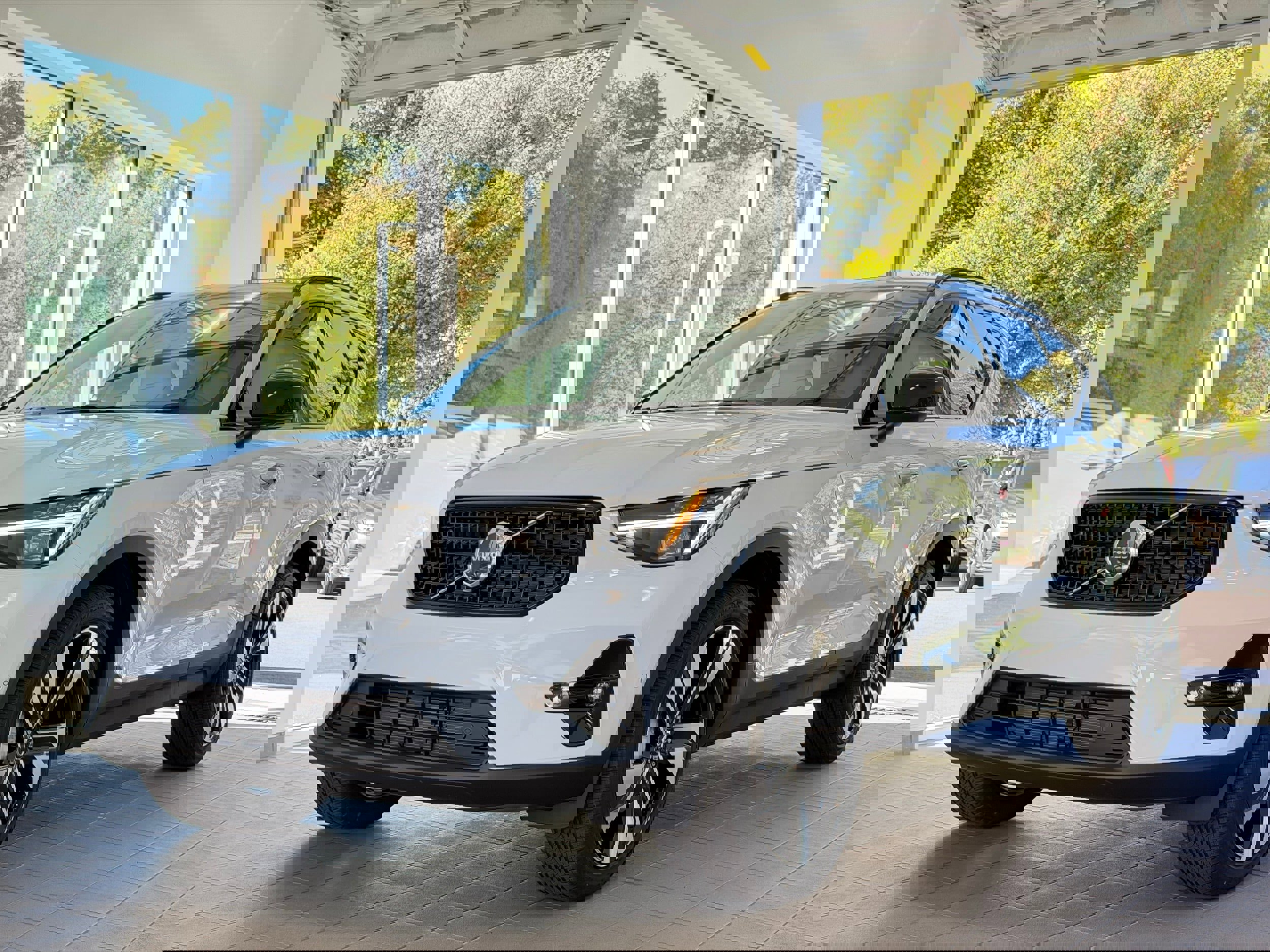 New 2026 Volvo XC40 B5 Ultra w/ Protection Package Premier image 2