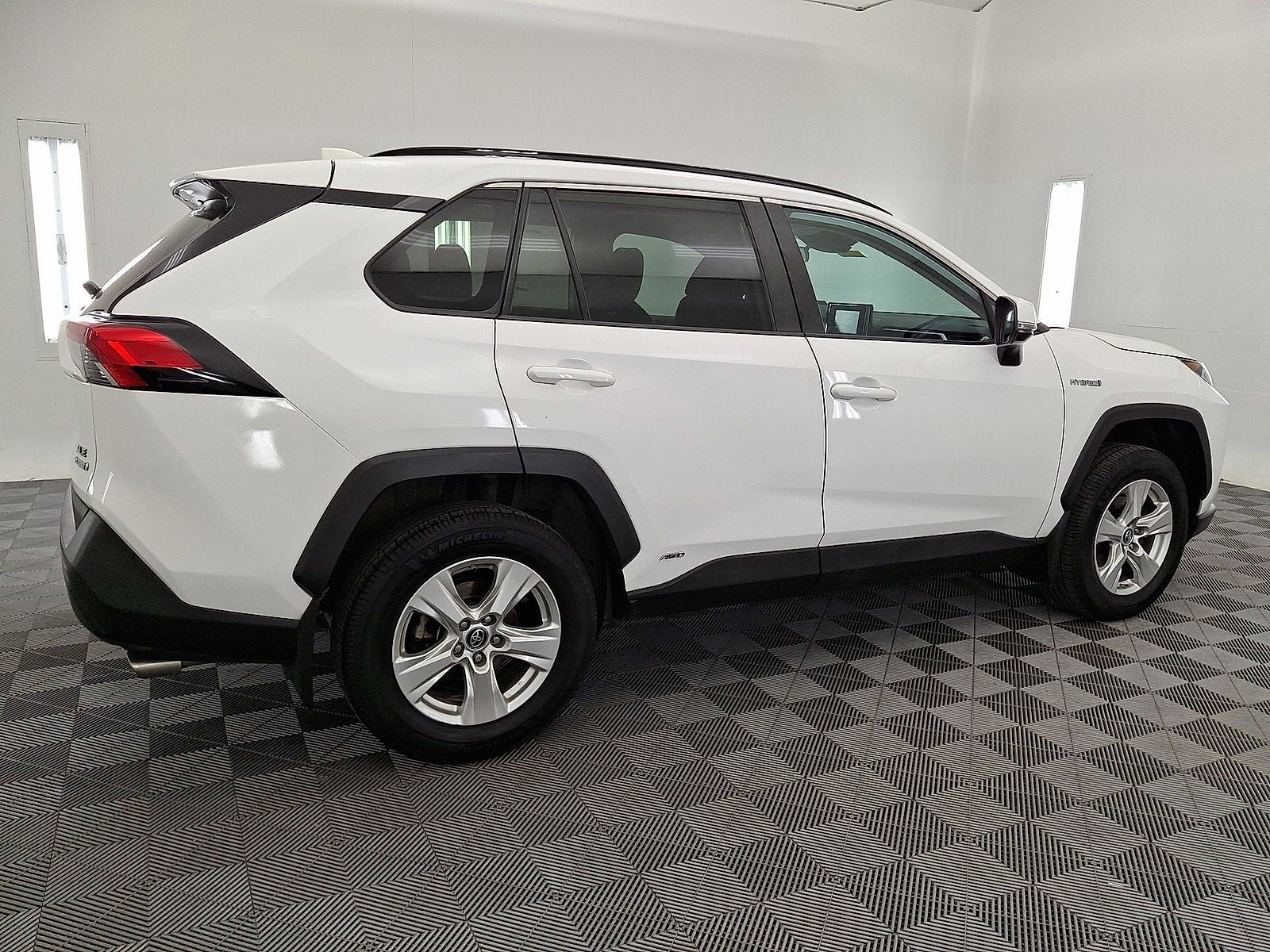 Certified 2019 Toyota RAV4 XLE w/ Carpet Mat Package AWD/4WD image 18