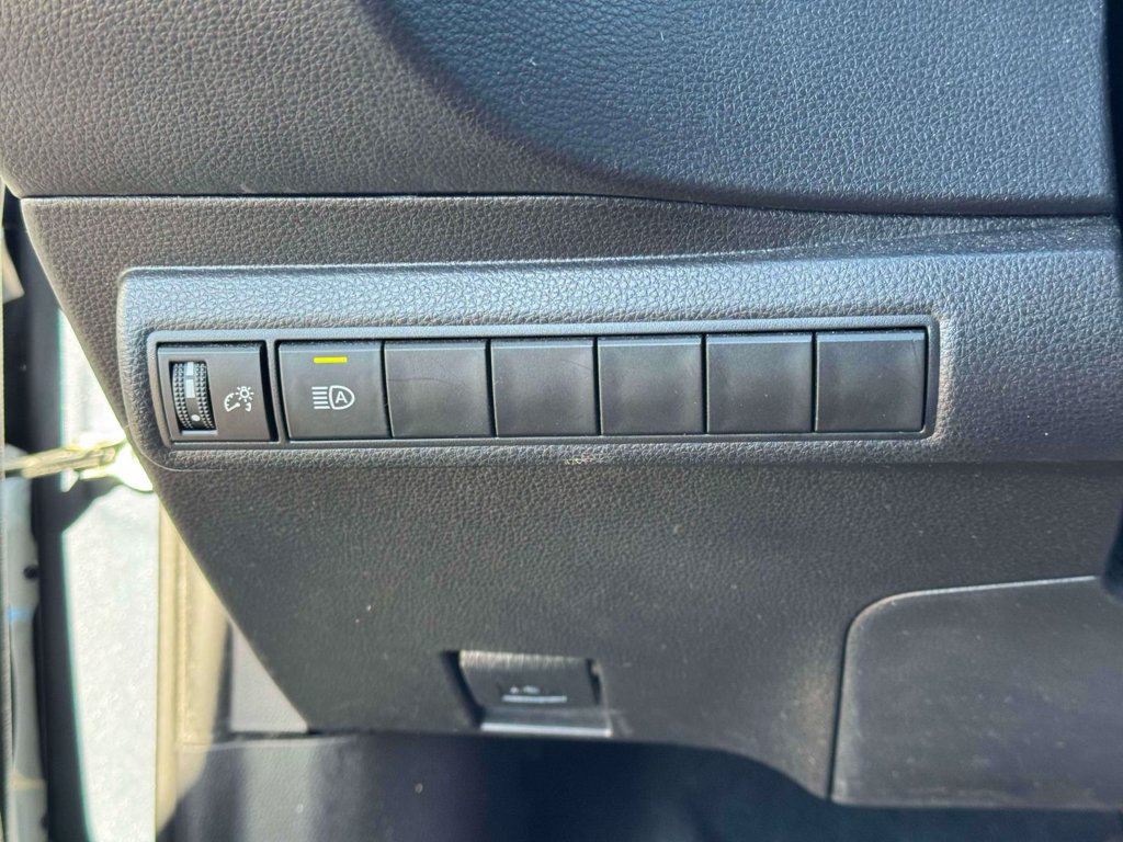 Used 2025 Toyota Corolla LE FWD image 21