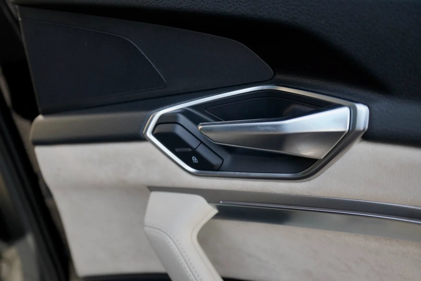 Used 2019 Audi e-tron Prestige AWD/4WD image 34