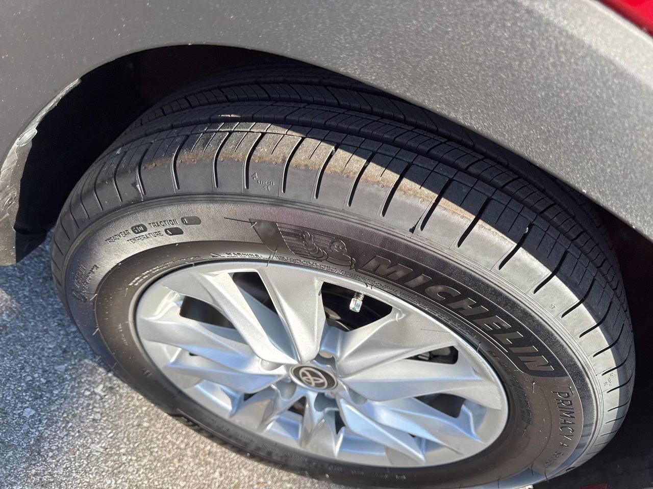 Used 2025 Toyota Corolla Cross LE image 4