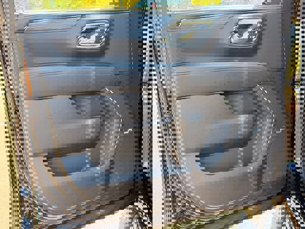 Used 2024 GMC Yukon XL SLT image 26