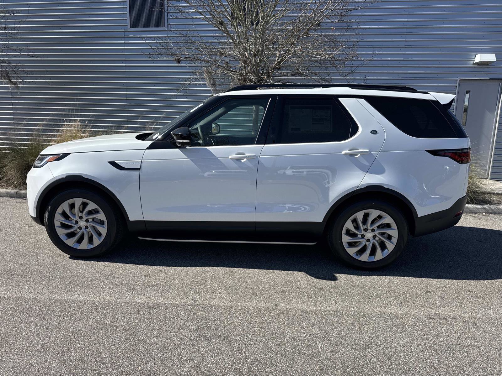 New 2026 Land Rover Discovery S AWD/4WD image 2