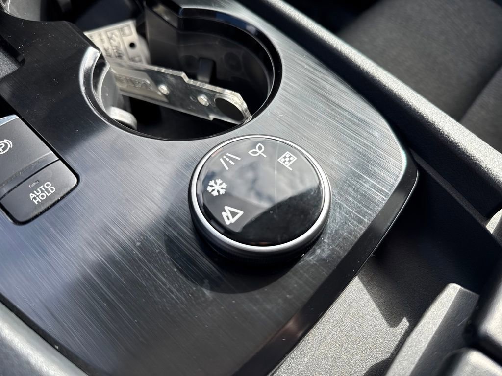 Certified 2025 Nissan Rogue SV image 27