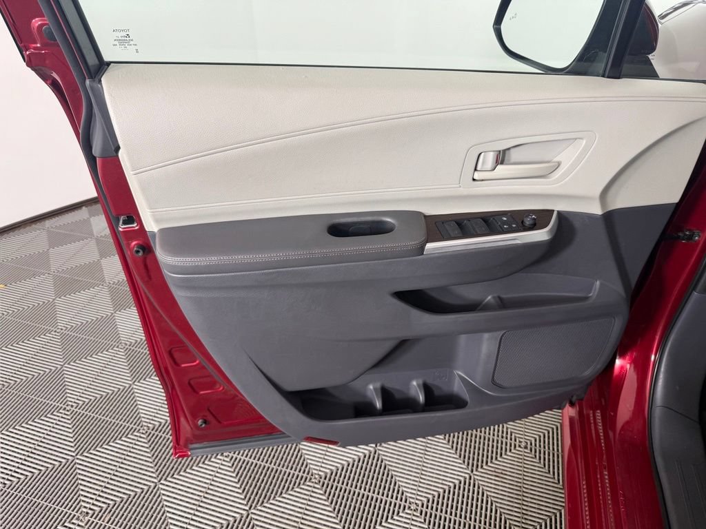 Used 2021 Toyota Sienna LE w/ LE Plus Package FWD image 14