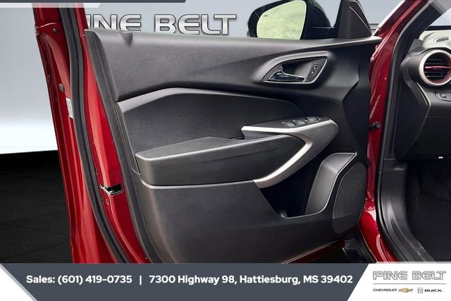 Used 2024 Chevrolet Trax RS w/ Driver Confidence Package image 17