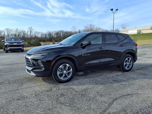 Used 2025 Chevrolet Blazer LT FWD image 36