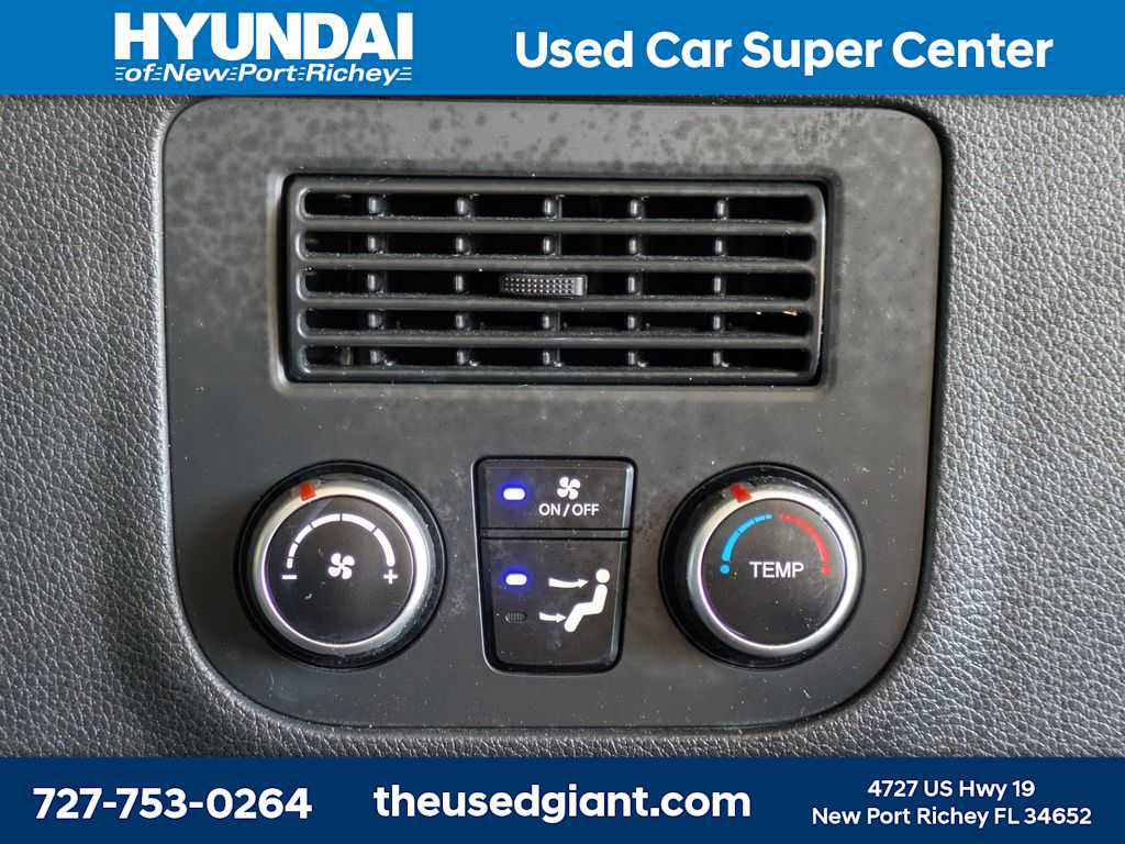 Used 2018 Hyundai Santa Fe SE FWD image 16