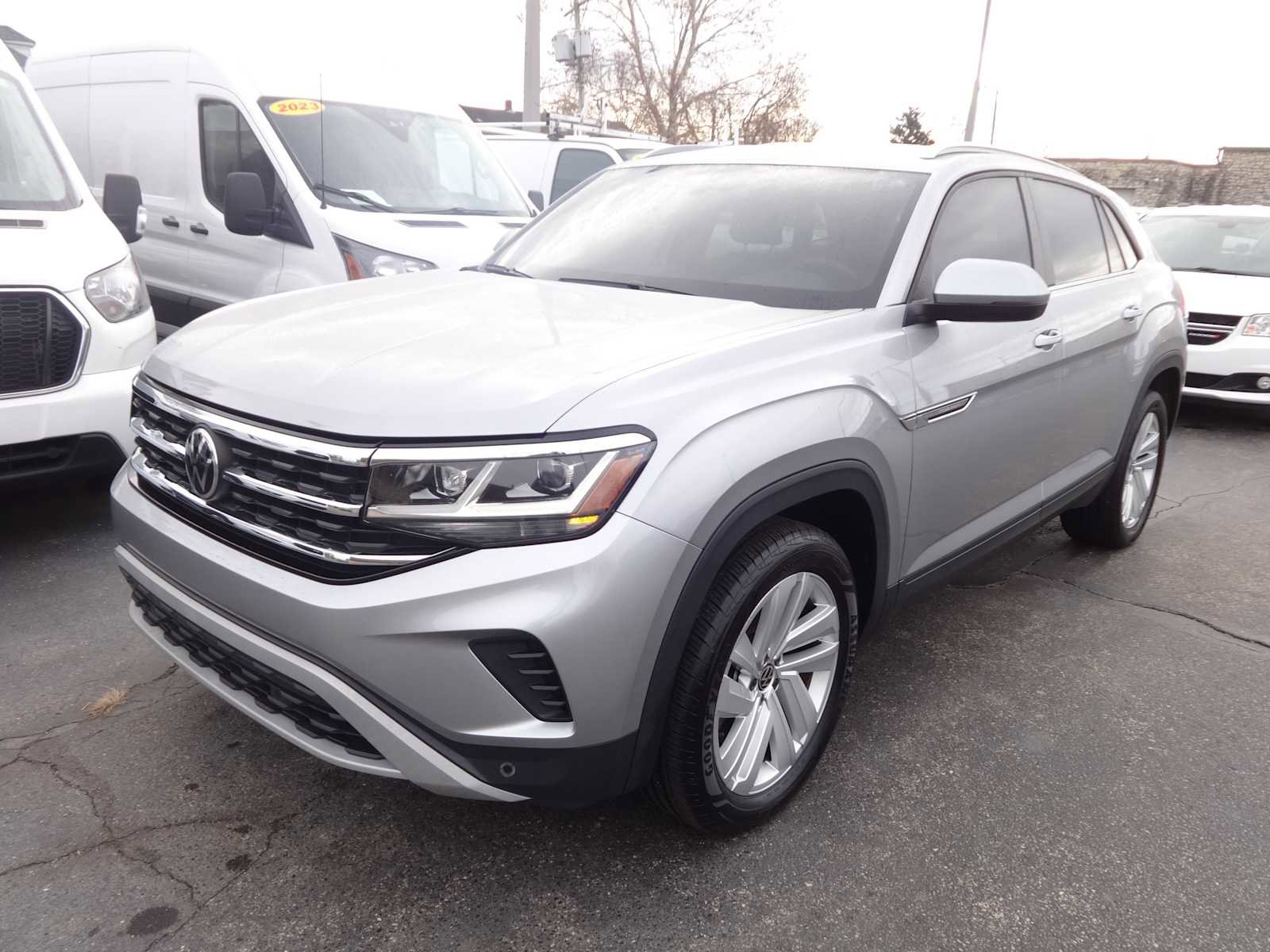 Used 2020 Volkswagen Atlas Cross Sport SE w/ Towing Package image 3