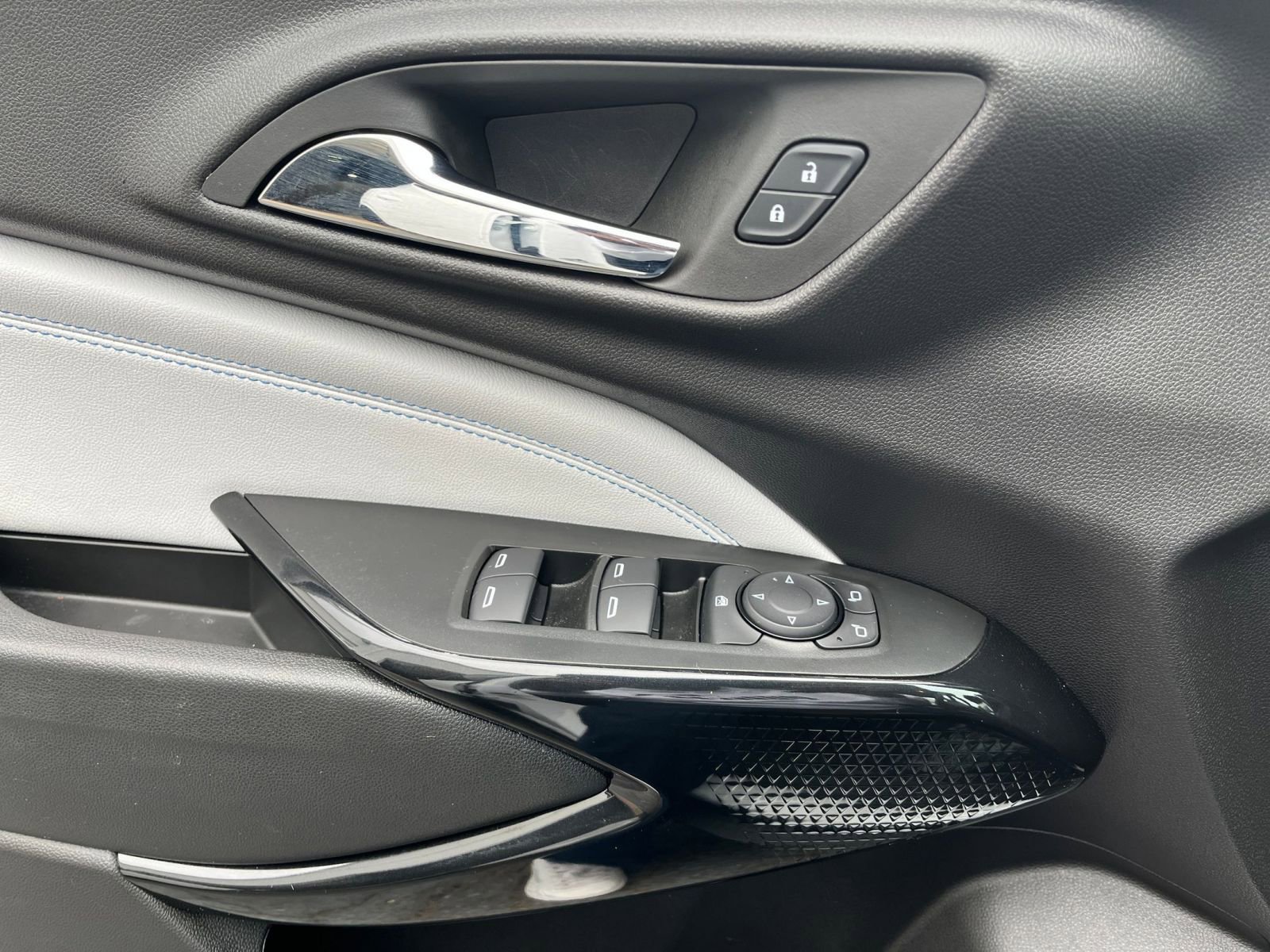 Used 2025 Chevrolet Trax LT image 20