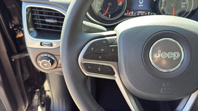Used 2019 Jeep Cherokee Limited AWD/4WD image 16