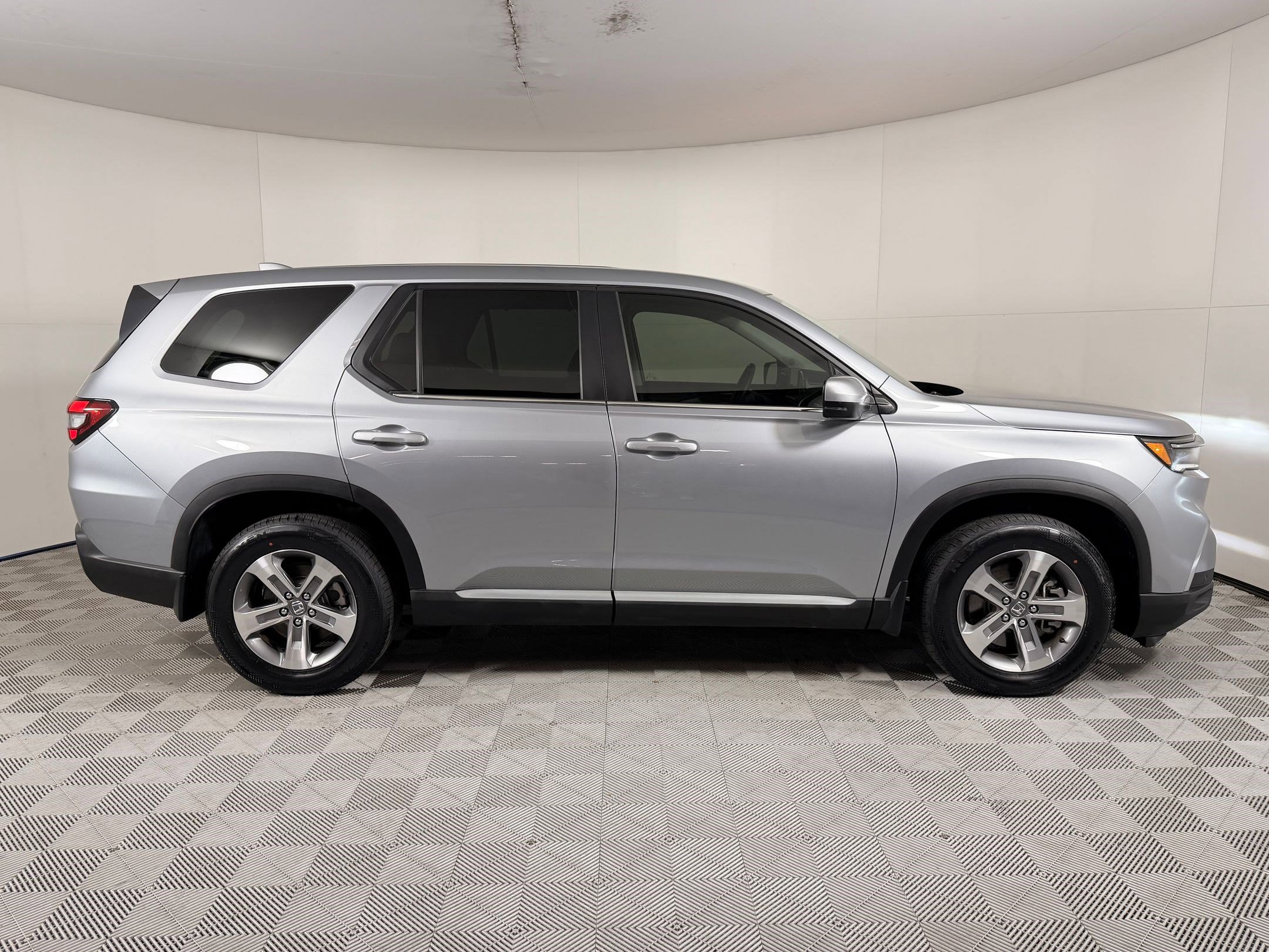 Certified 2025 Honda Pilot EX-L image 8