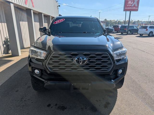 Used 2022 Toyota Tacoma TRD Off-Road AWD/4WD image 3