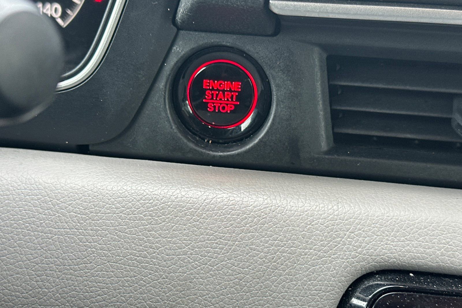 Used 2023 Honda Pilot LX image 26