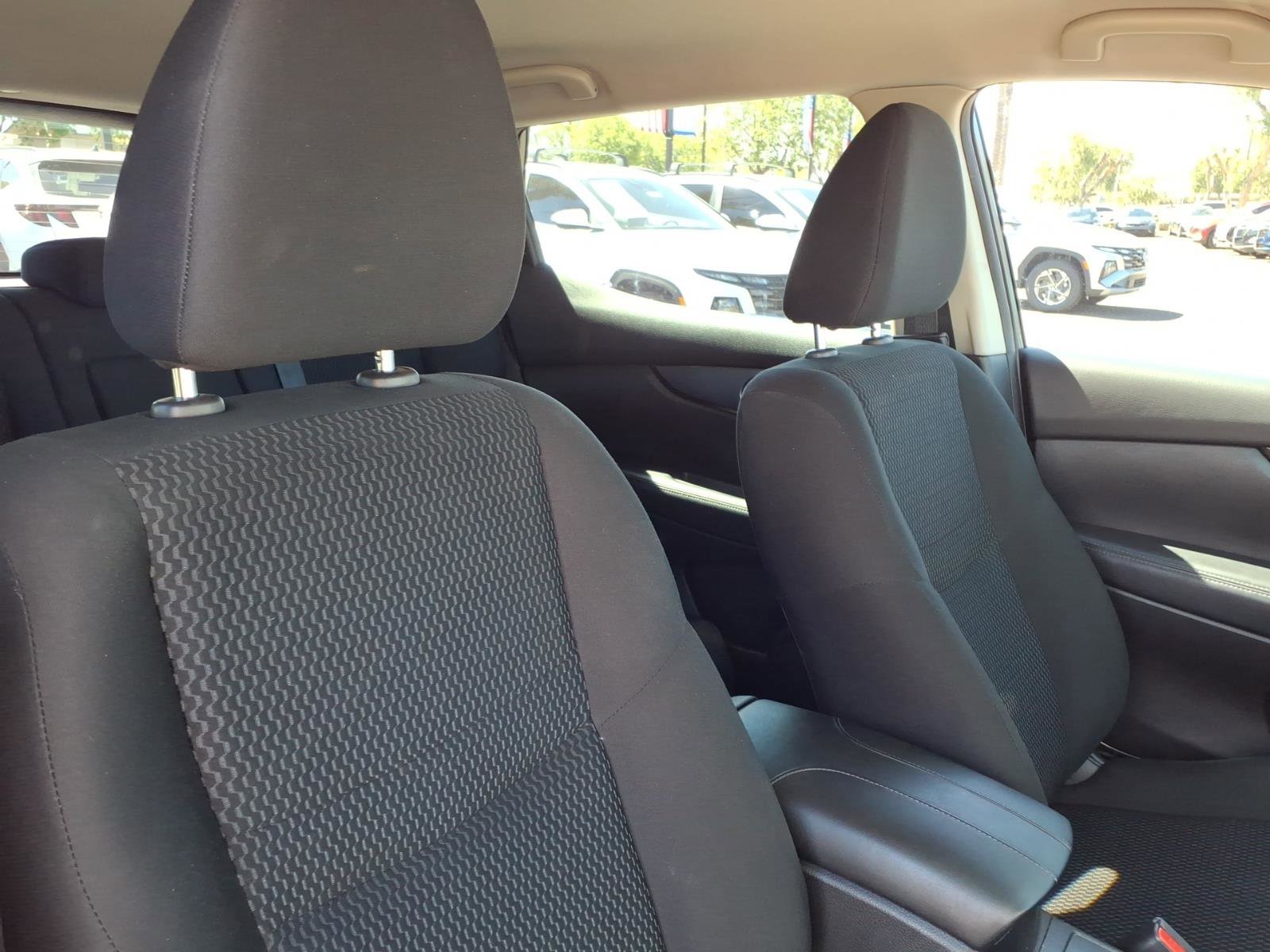 Used 2022 Nissan Rogue Sport S image 12