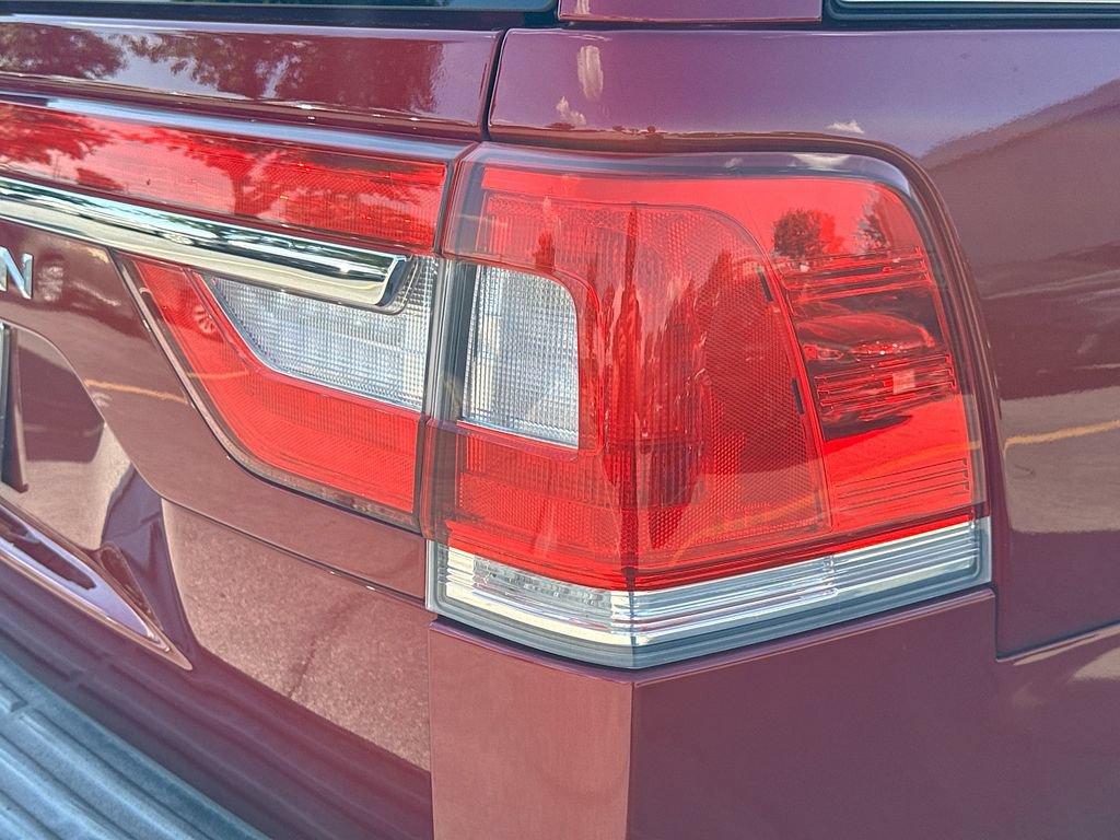 Used 2017 Lincoln Navigator Select RWD image 30