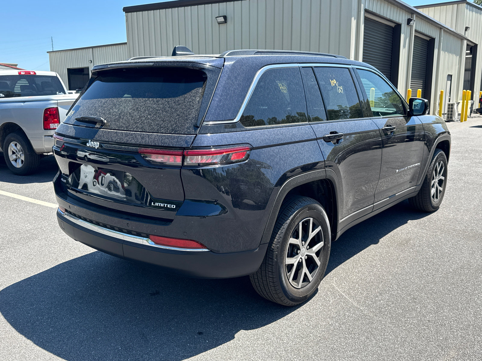 Used 2024 Jeep Grand Cherokee Limited image 5