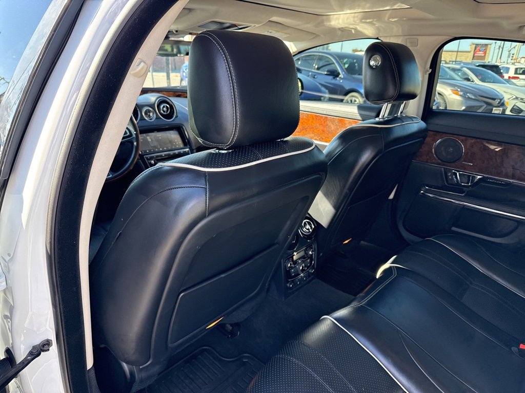 Used 2019 Jaguar XJ R-Sport image 16