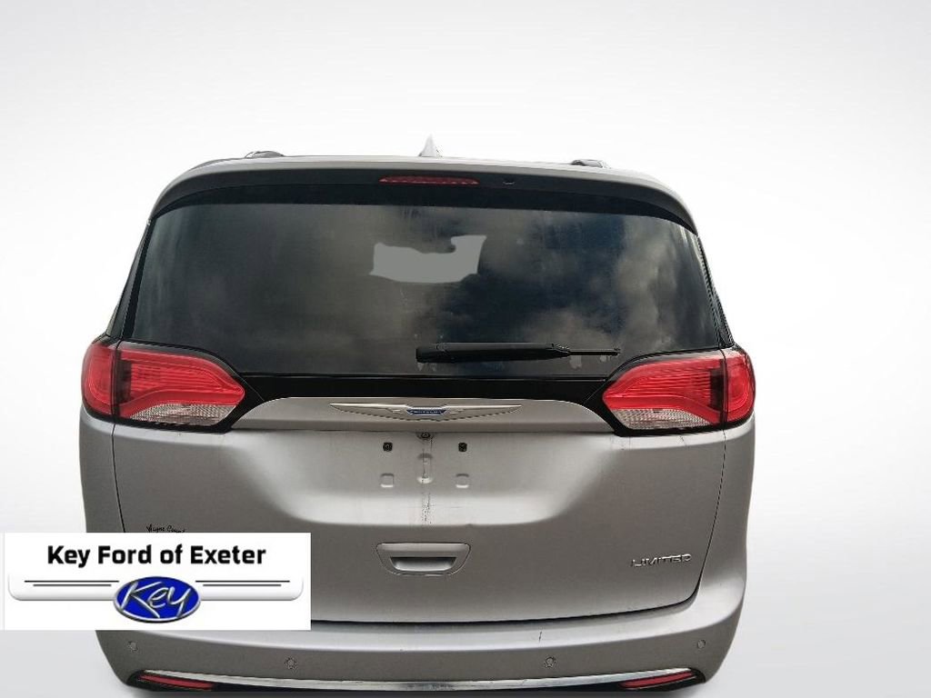 Used 2018 Chrysler Pacifica Limited w/ Advanced Safetytec Group FWD image 10