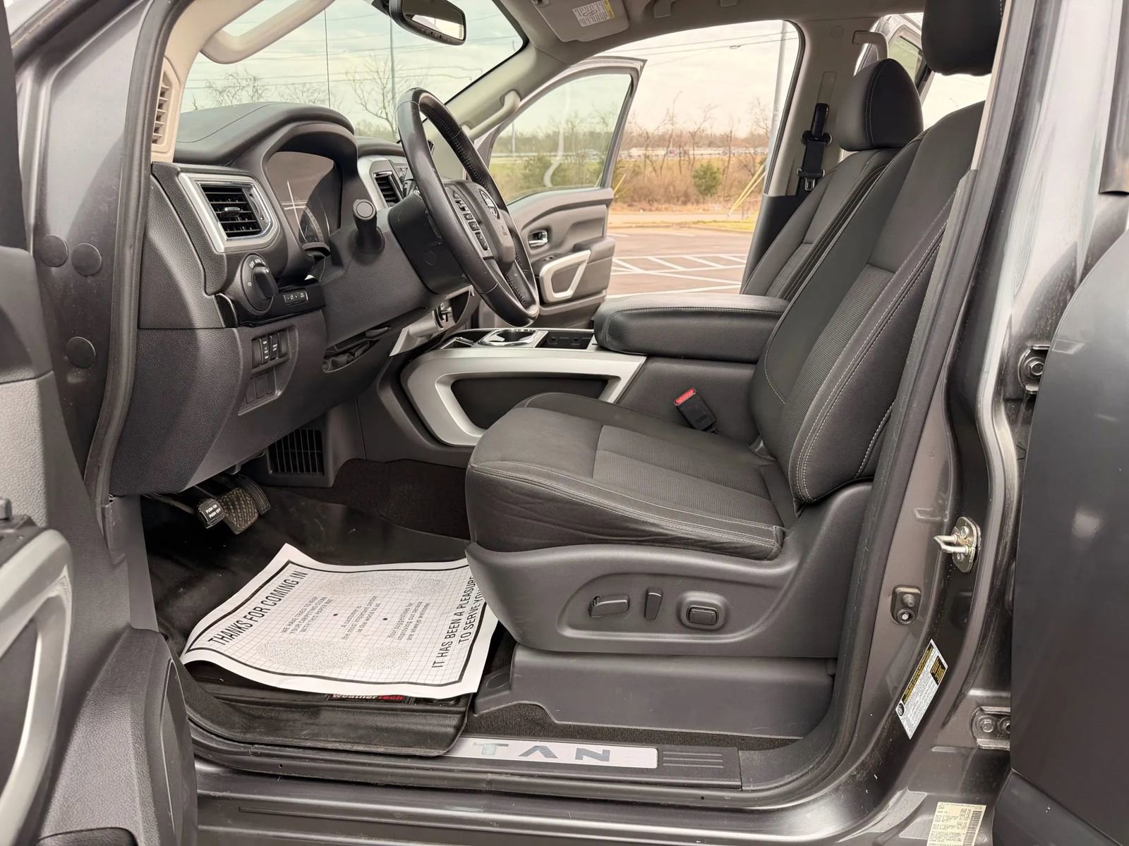 Used 2019 Nissan Titan SV w/ SV Convenience Package image 27