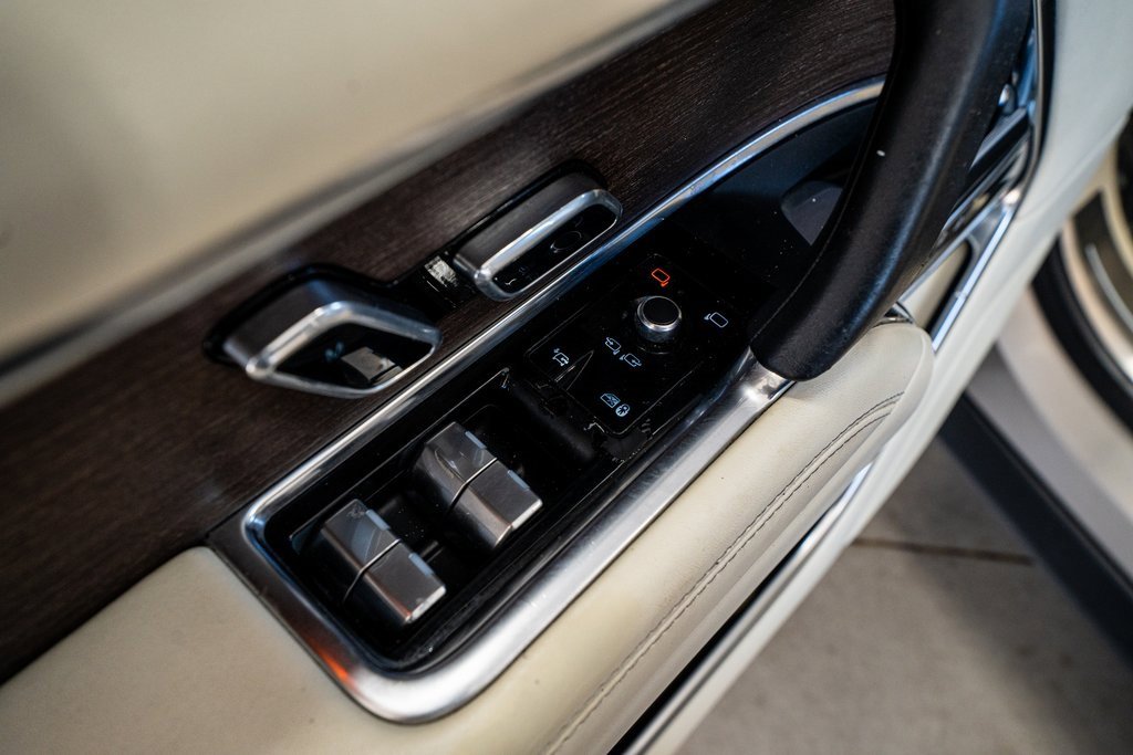 Used 2023 Land Rover Range Rover Long Wheelbase SE image 31