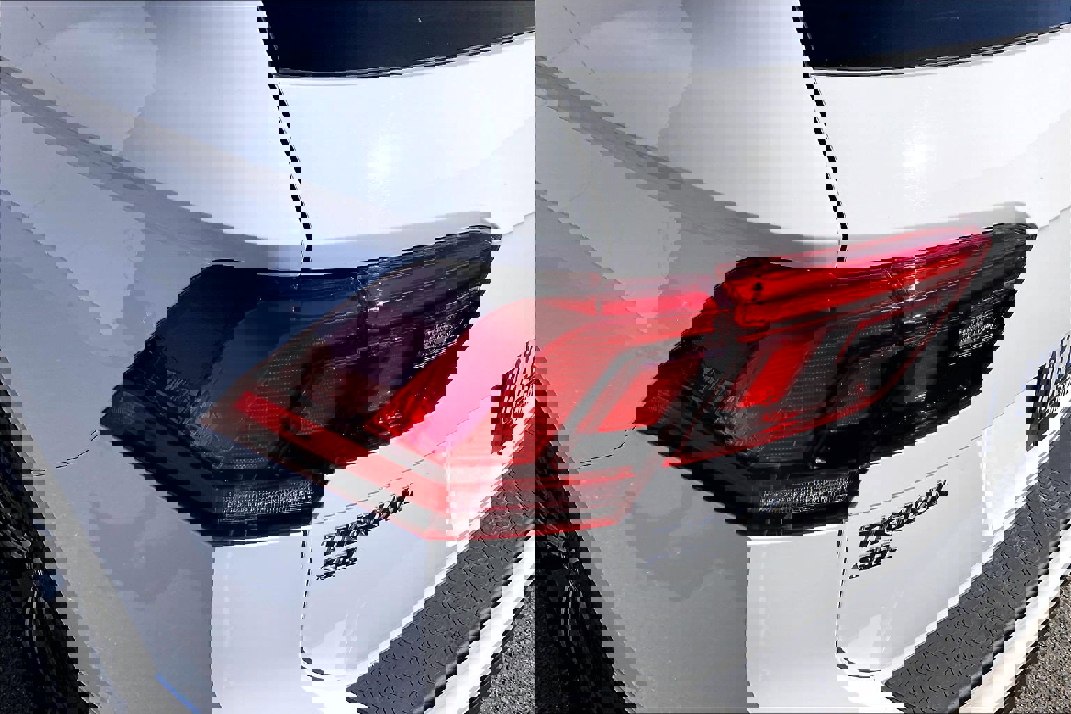 Used 2018 Volkswagen Tiguan SEL image 28