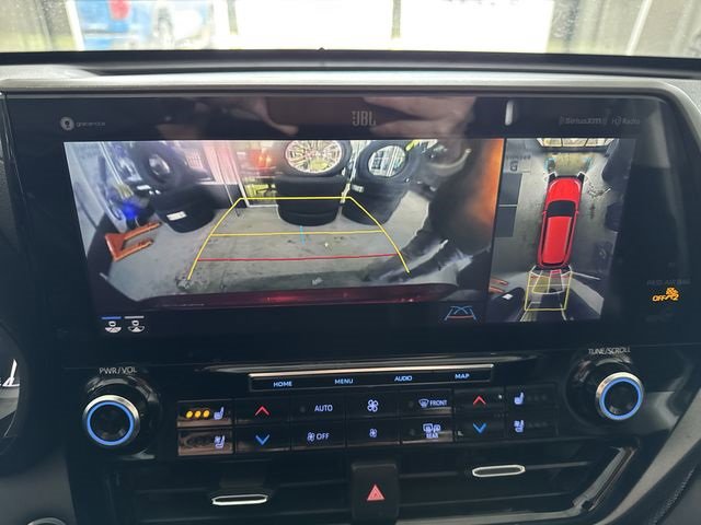 Used 2020 Toyota Highlander Limited image 15