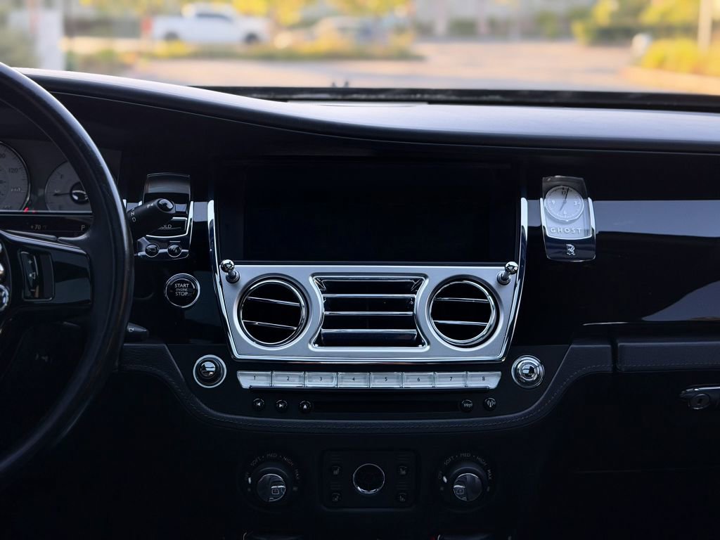 Used 2017 Rolls-Royce Ghost image 33