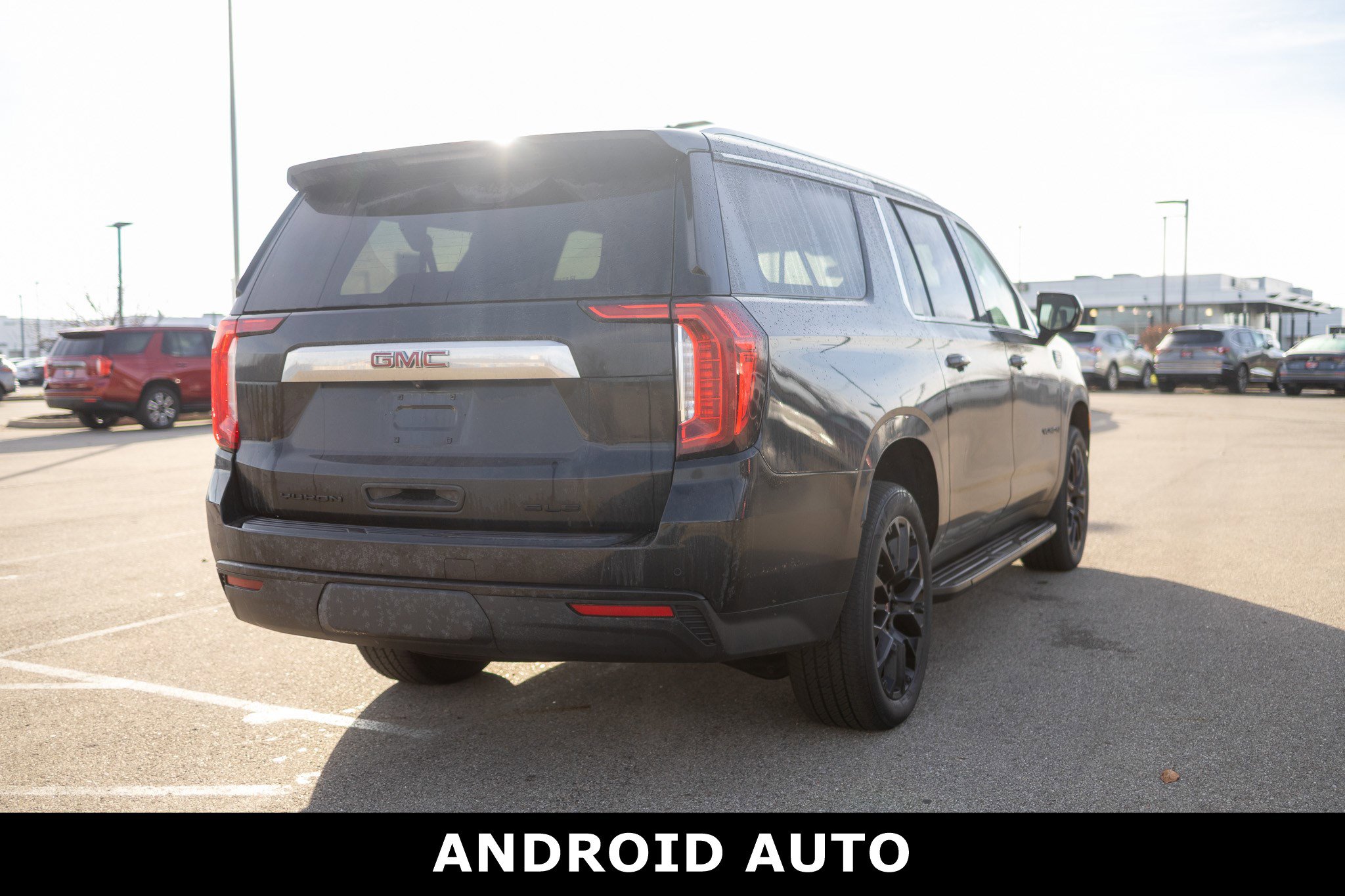 Used 2023 GMC Yukon XL SLE image 3