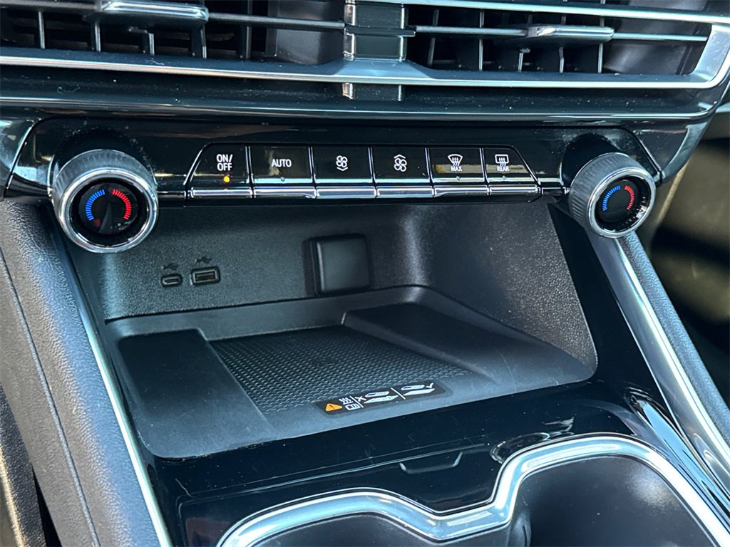 Used 2025 Chevrolet Traverse LT image 31